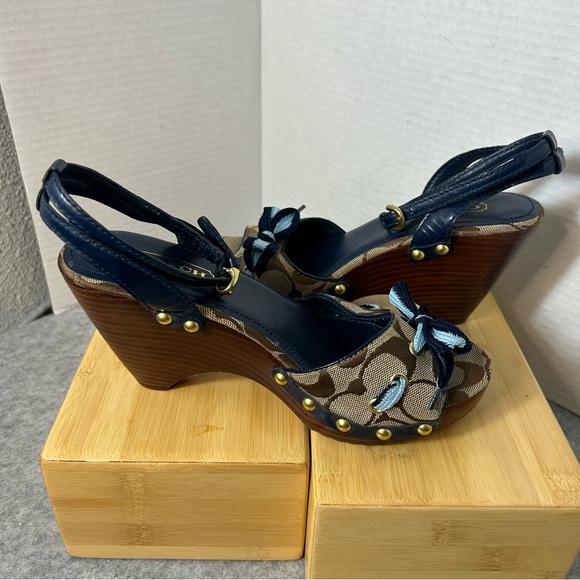 COACH Betsy Jacquard Wood Wedge Heel Peep Toe Platform Sandals Sz 6.5 - Picture 4 of 5